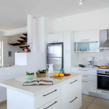 Protaras Beachfront Villa Alia *