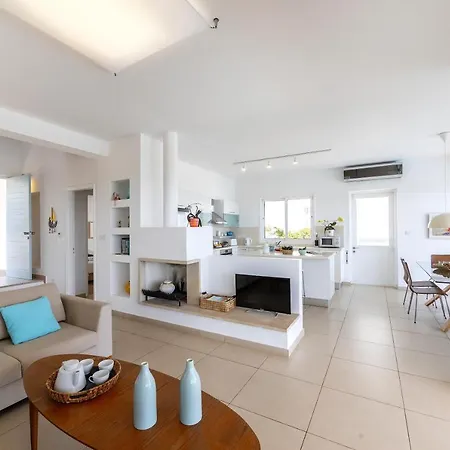 Protaras Beachfront Villa Alia *