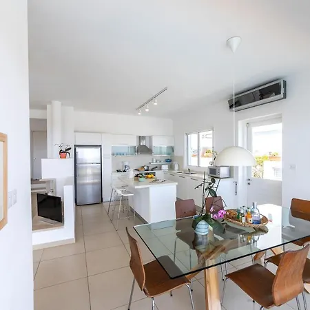 Protaras Beachfront Villa Alia *