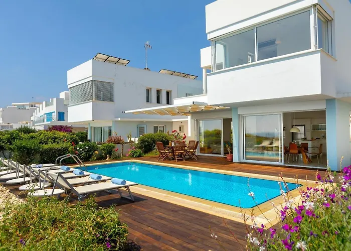 Villa Beachfront Alia *