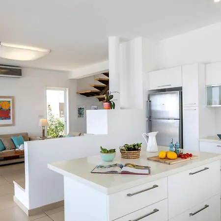 Villa Beachfront Alia *