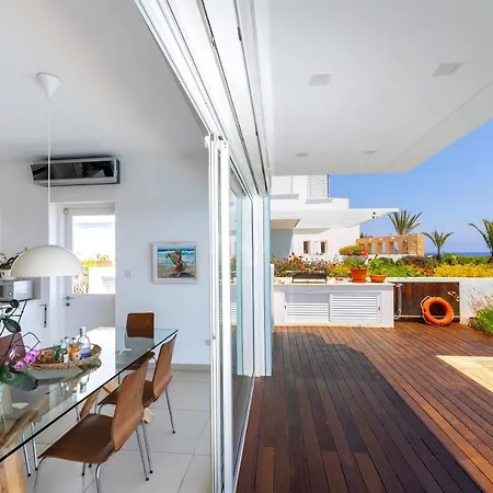 Beachfront Alia Villa *