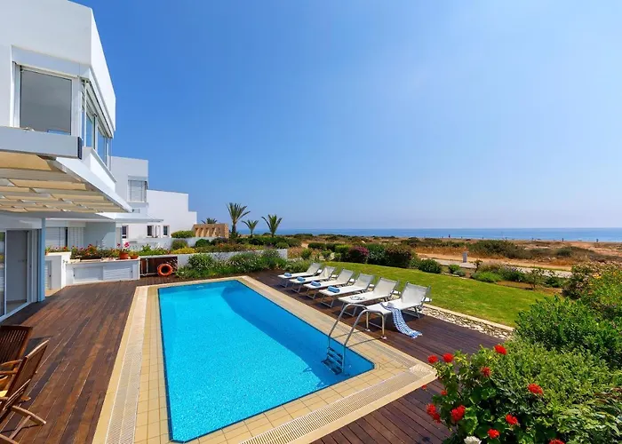 Villa Beachfront Alia