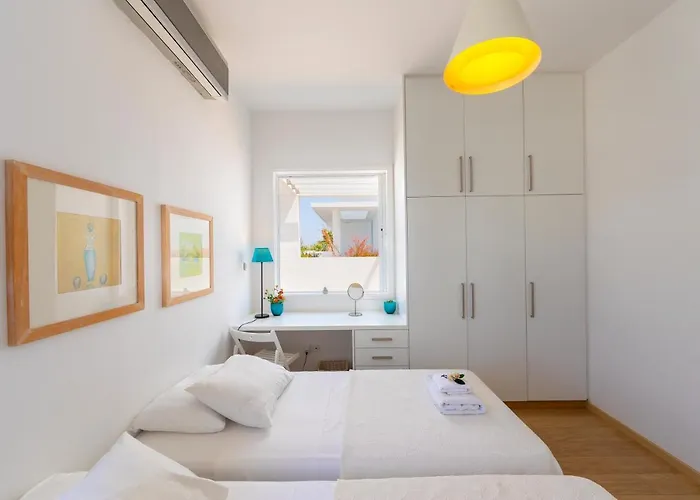 Beachfront Alia Villa *