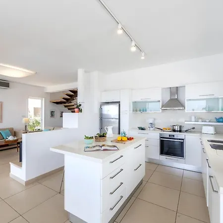 Villa Beachfront Alia